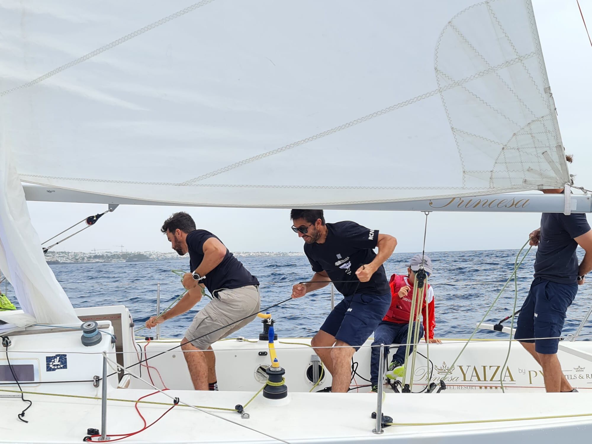 Tripulación del Princesa Yaiza.