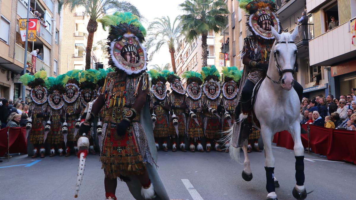 La mayoría festera apoya la optimización de la Entrada de Moros y Cristianos de Ontinyent