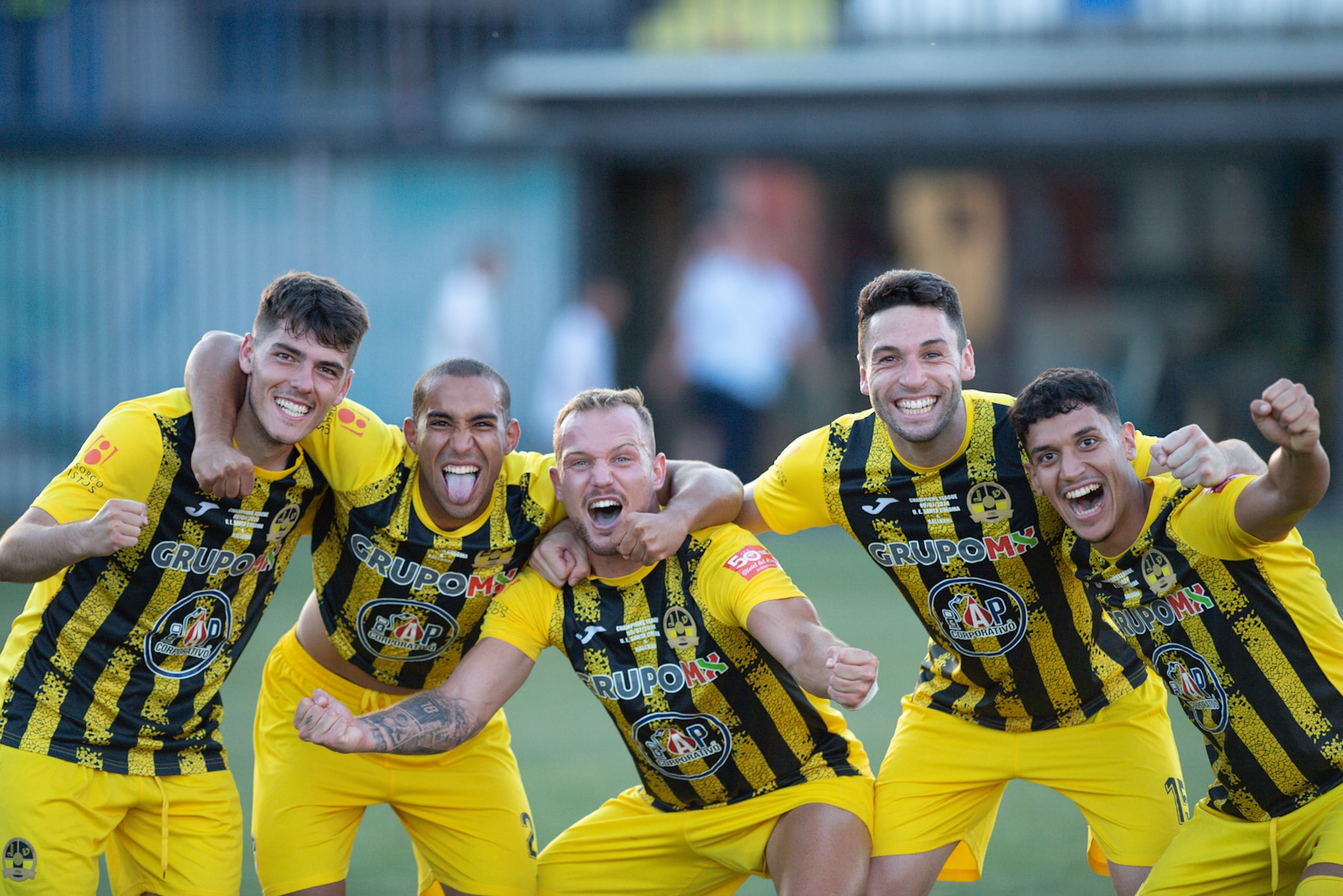 La celebració del conjunt colomenc després de superar al Ballkani de Kosovo i passar a la segona ronda de la Champions