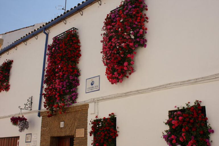 Las rejas y balcones son muy tradicionales en el mayo festivo cordobés