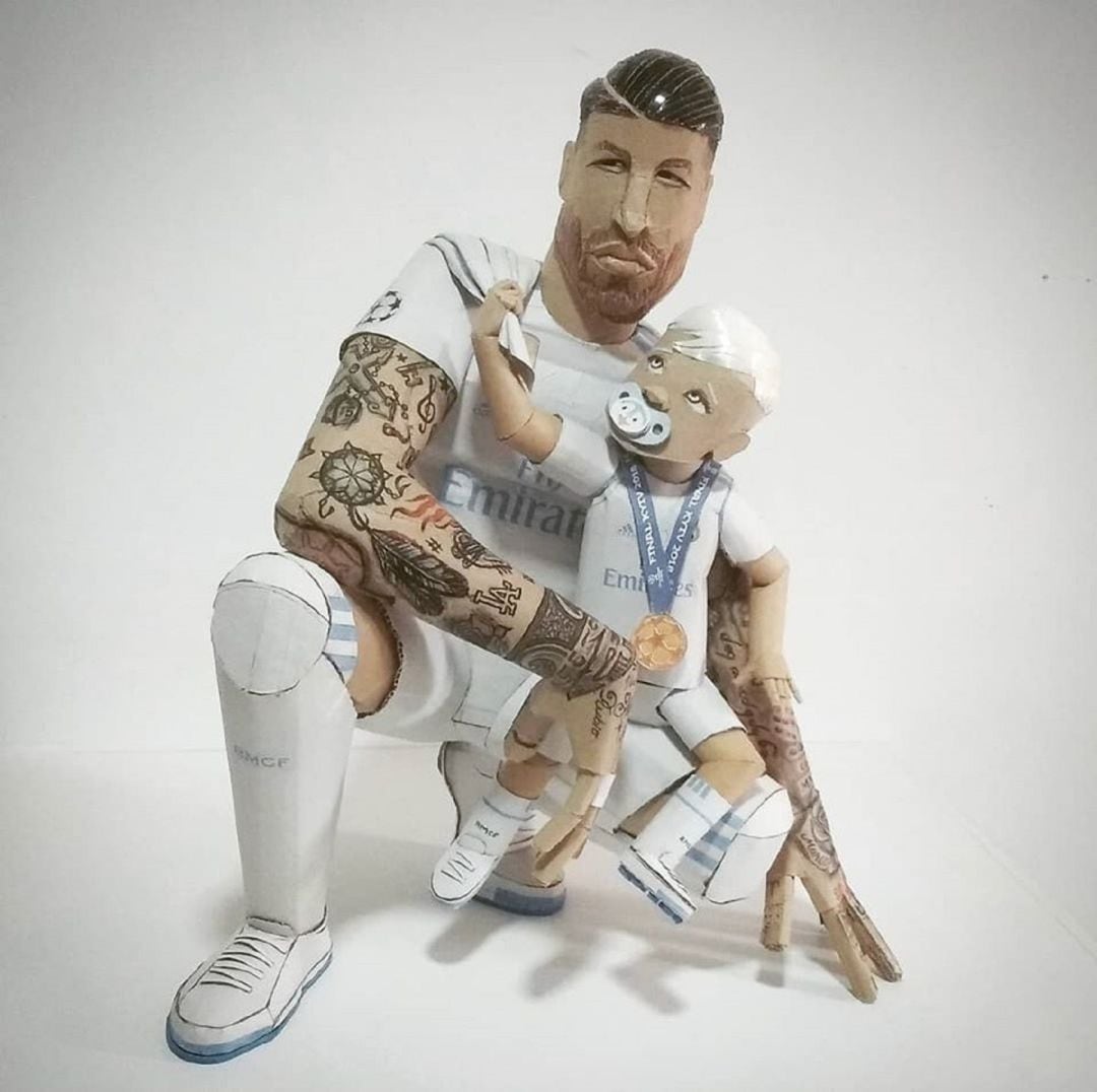 Escultura en cartón reciclado de Sergio Ramos, obra de Bartolomé Montes.