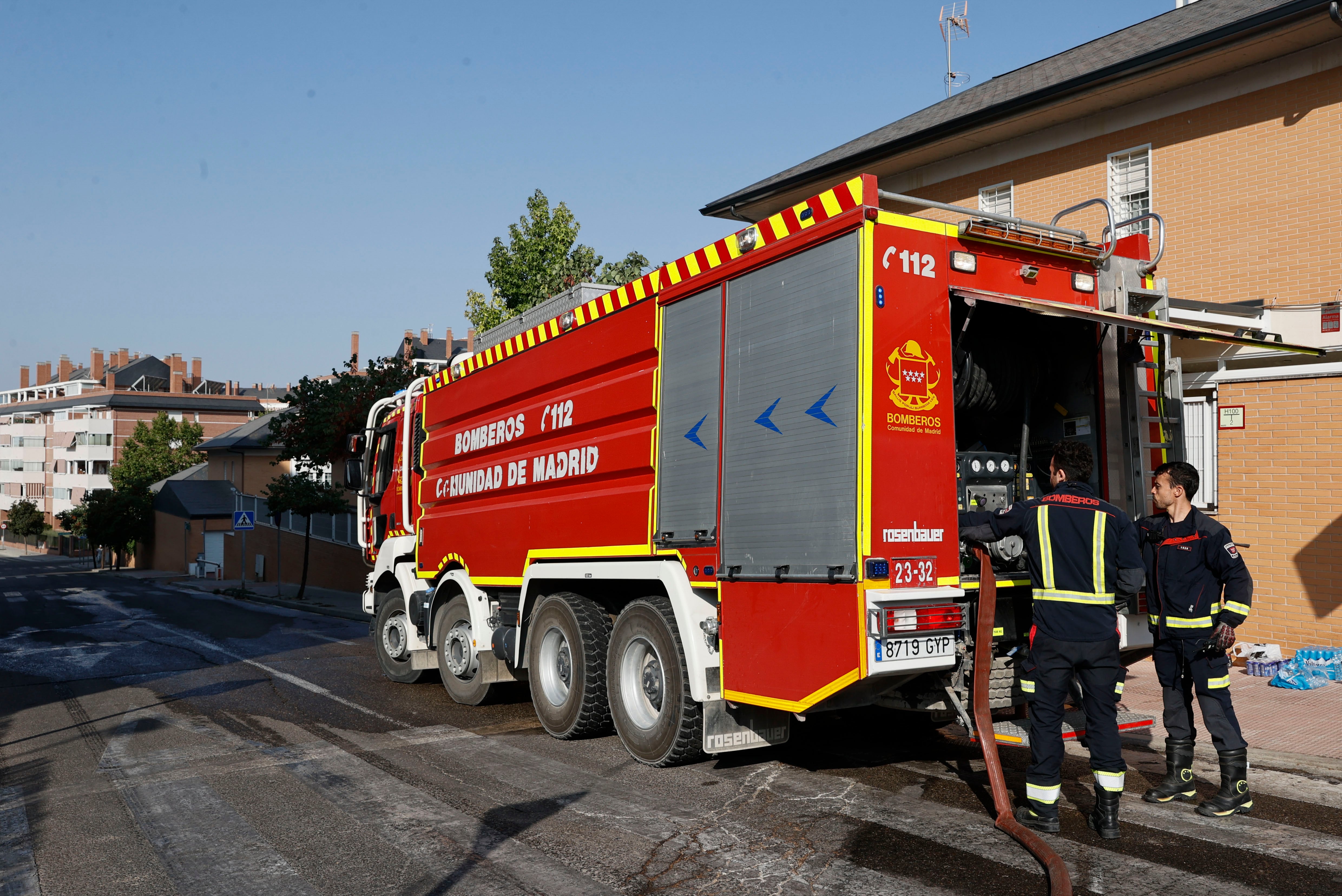 Imagen de un camión de bomberos de la Comunidad de Madrid durante el incendio forestal de Rivas Vaciamadrid