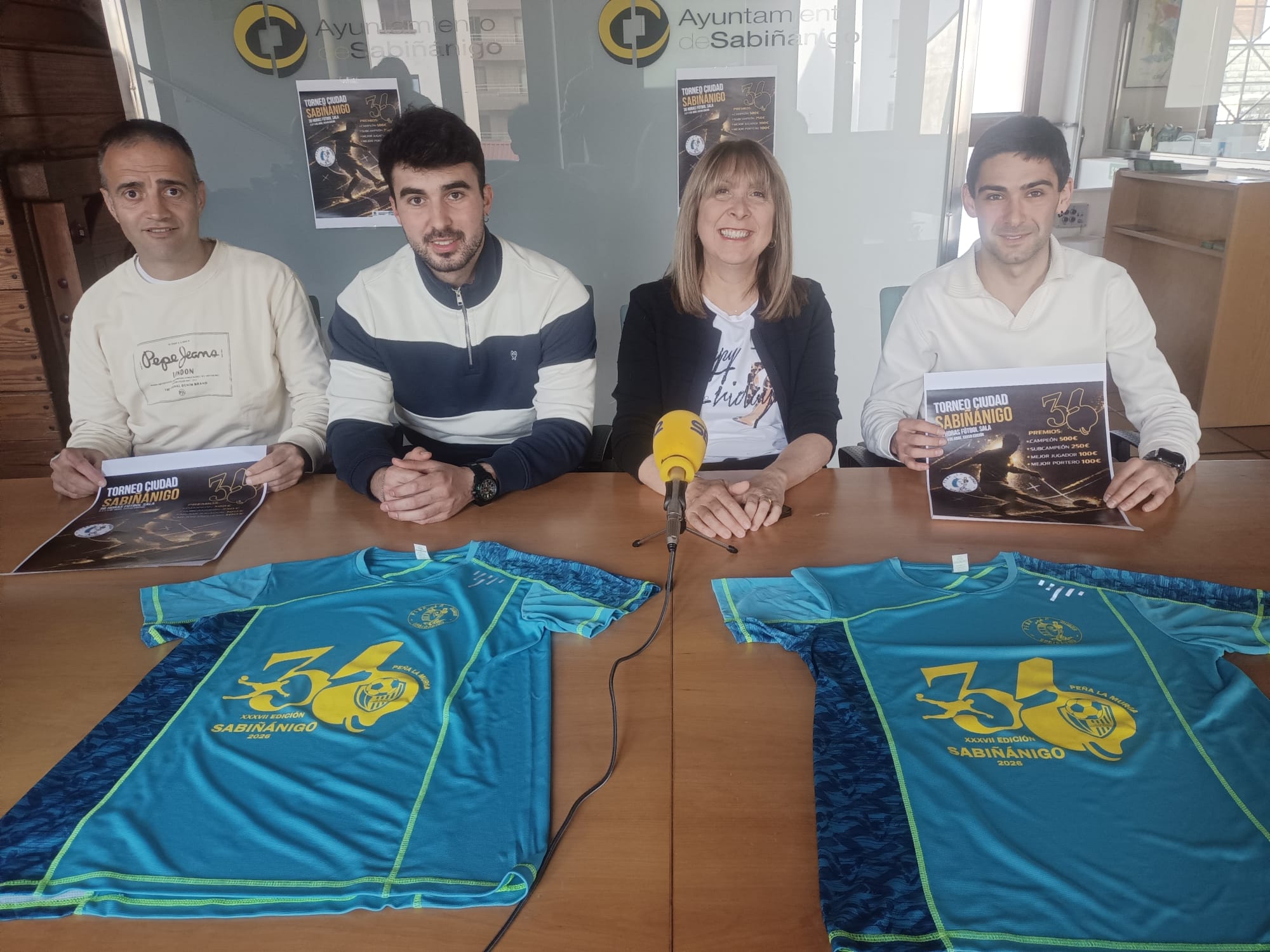 La peña La Murga presentaba la 37ª edición junto a la alcaldesa y el concejal de deportes