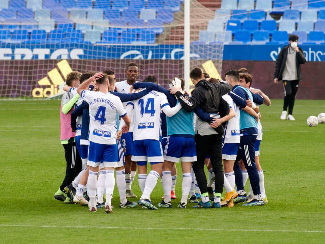 Los jugadores del Real Zaragoza celebran la victoria contra el Tenerife