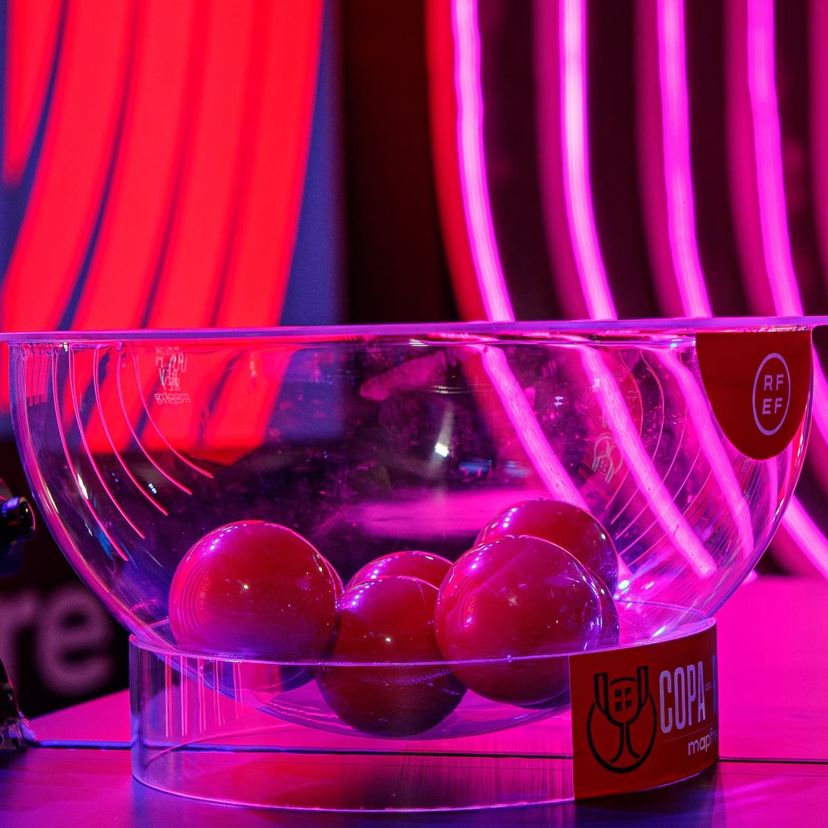 Atlético-Barça y Athletic-Real Sociedad, semifinales de Copa del Rey; Badalona-Barça y Atlético-Tenerife en Copa de la Reina