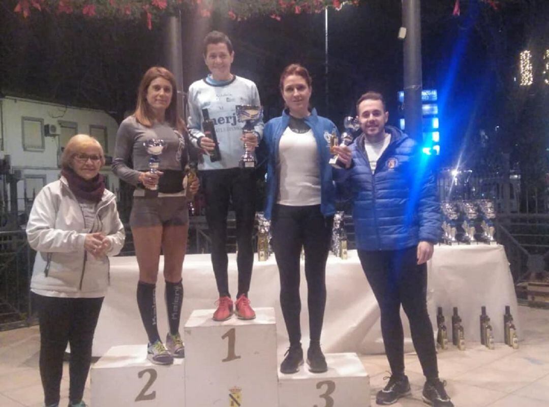 Entrega de trofeos en la categoría Absoluta Femenina