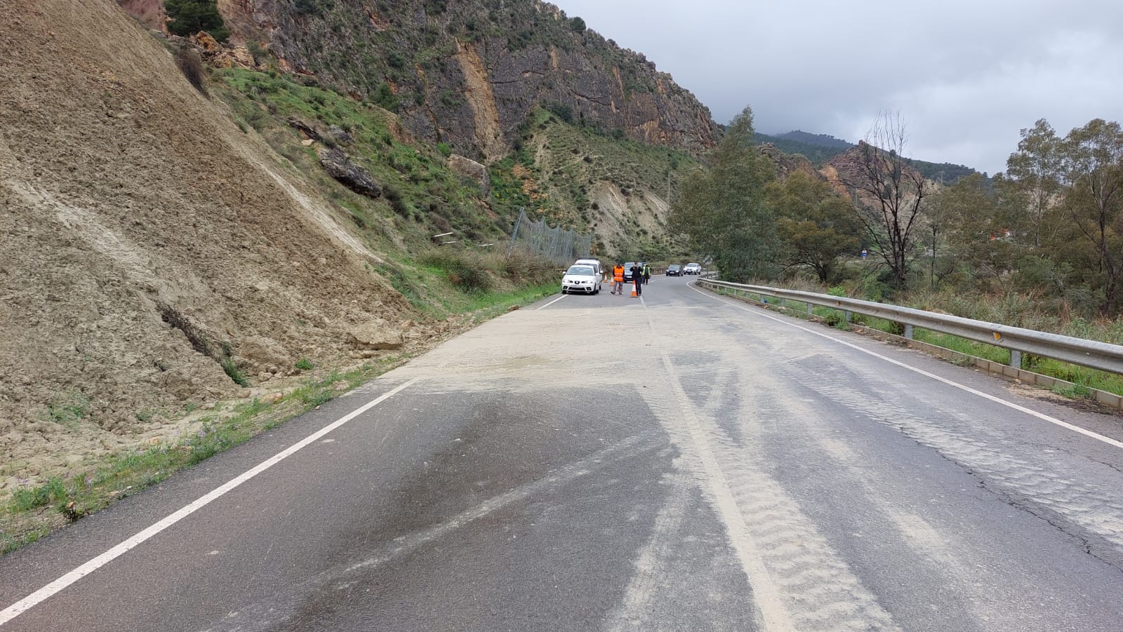 Carretera de La Parroquia despejada de obstáculos