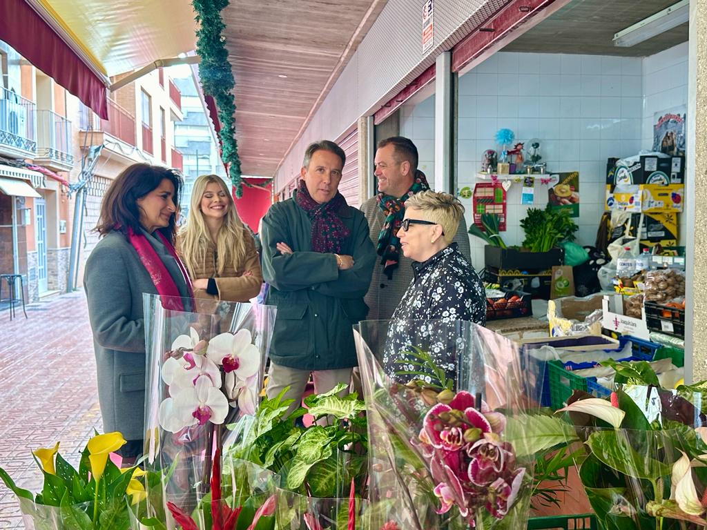 El alcalde de Lorca, Fulgencio Gil, junto a ediles del ayuntamiento visita la Plaza de Abastos de Las Hortalizas