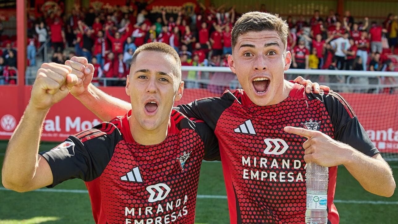 La nueva pareja del gol en el Mirandés. Se llaman Izeta y Panichelli.