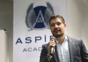 El leonés Carlos Hugo impartió una charla en su reciente visita a Aspire