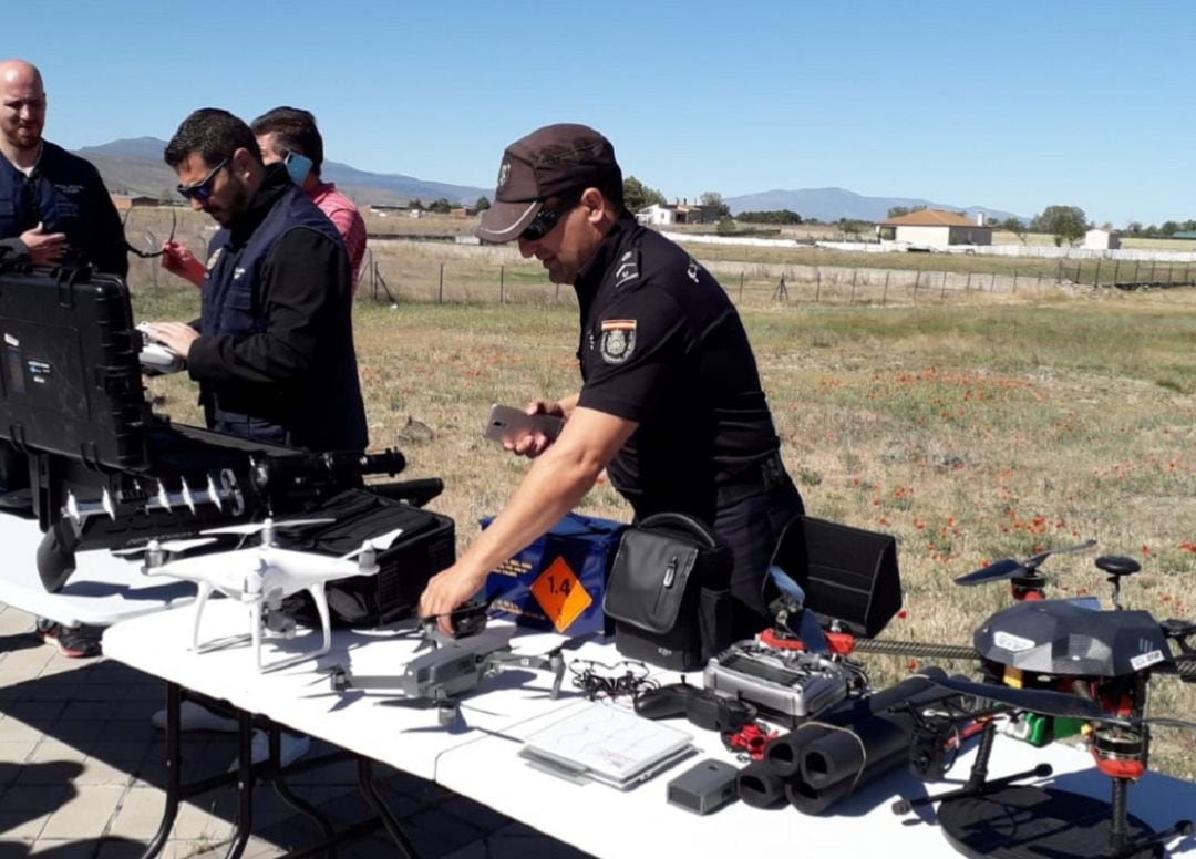 Los agentes de Ávila han recibido formación sobre este tipo de aeronaves cada vez más utilizadas para trabajar o por diversión