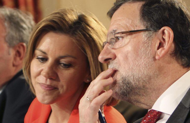 El presidente del Gobierno y del Partido Popular, Mariano Rajoy, y la secretaria general del PP y presidenta de Castilla-La Mancha, María Dolores de Cospedal.