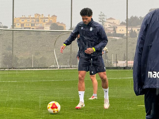 Aridane Hernández en su primera sesión como jugador del Efesé