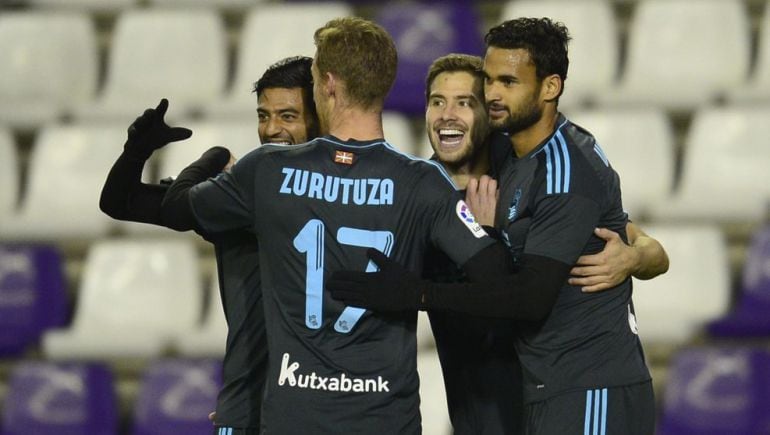 Los jugadores de la Real celebran el gol de Iñigo Martinez