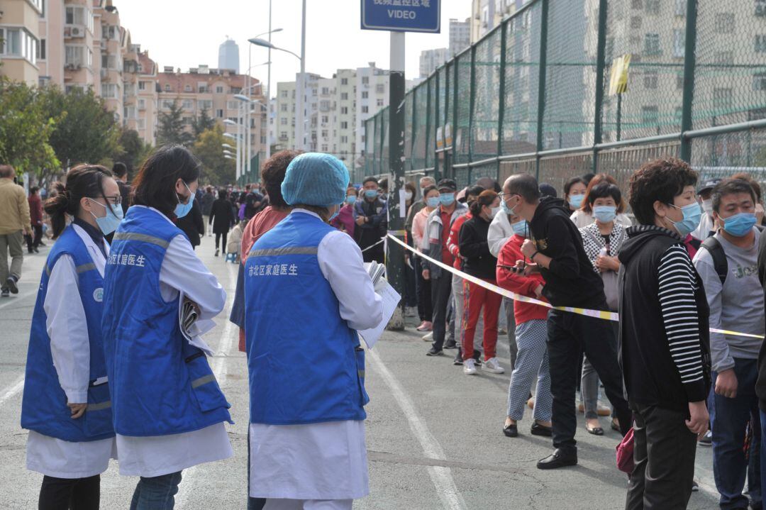 Pruebas masivas de coronavirus en Qingdao, China.