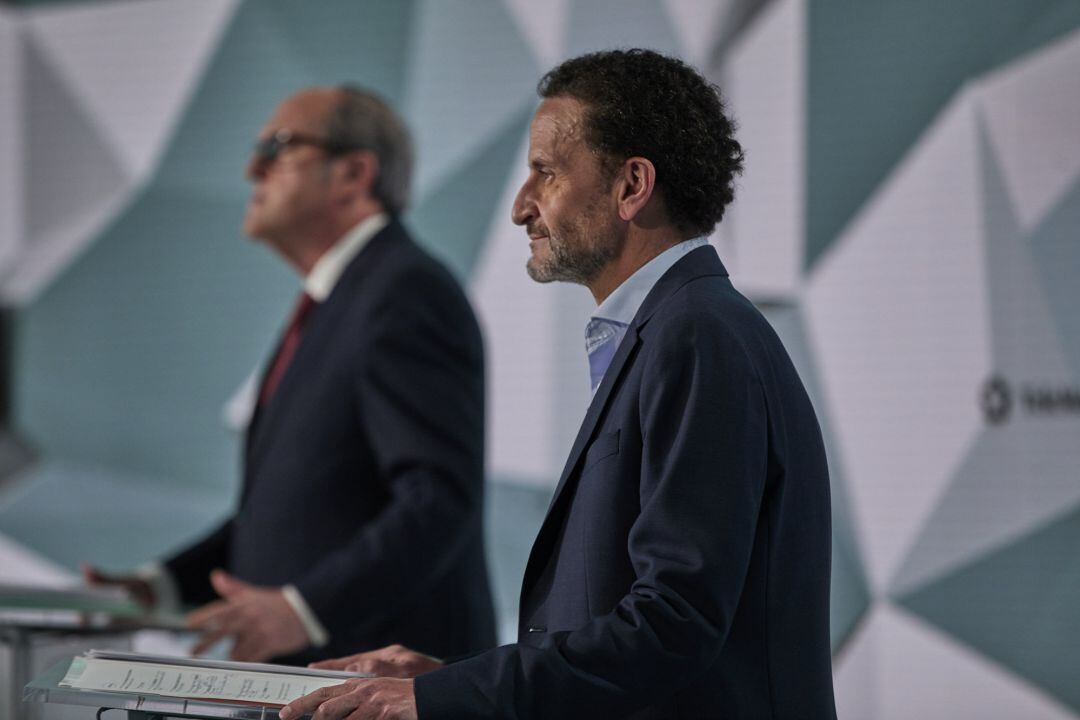 El candidato del PSOE a la Presidencia de la Comunidad de Madrid, Ángel Gabilondo; y el candidato de Cs, Edmundo Bal, minutos antes del comienzo del primer debate.