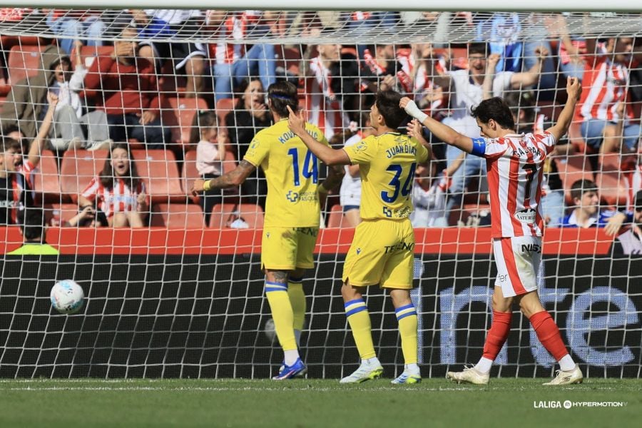 El Sporting venció 3-0 al Cádiz CF en El Molinón. Foto: Cádiz CF.
