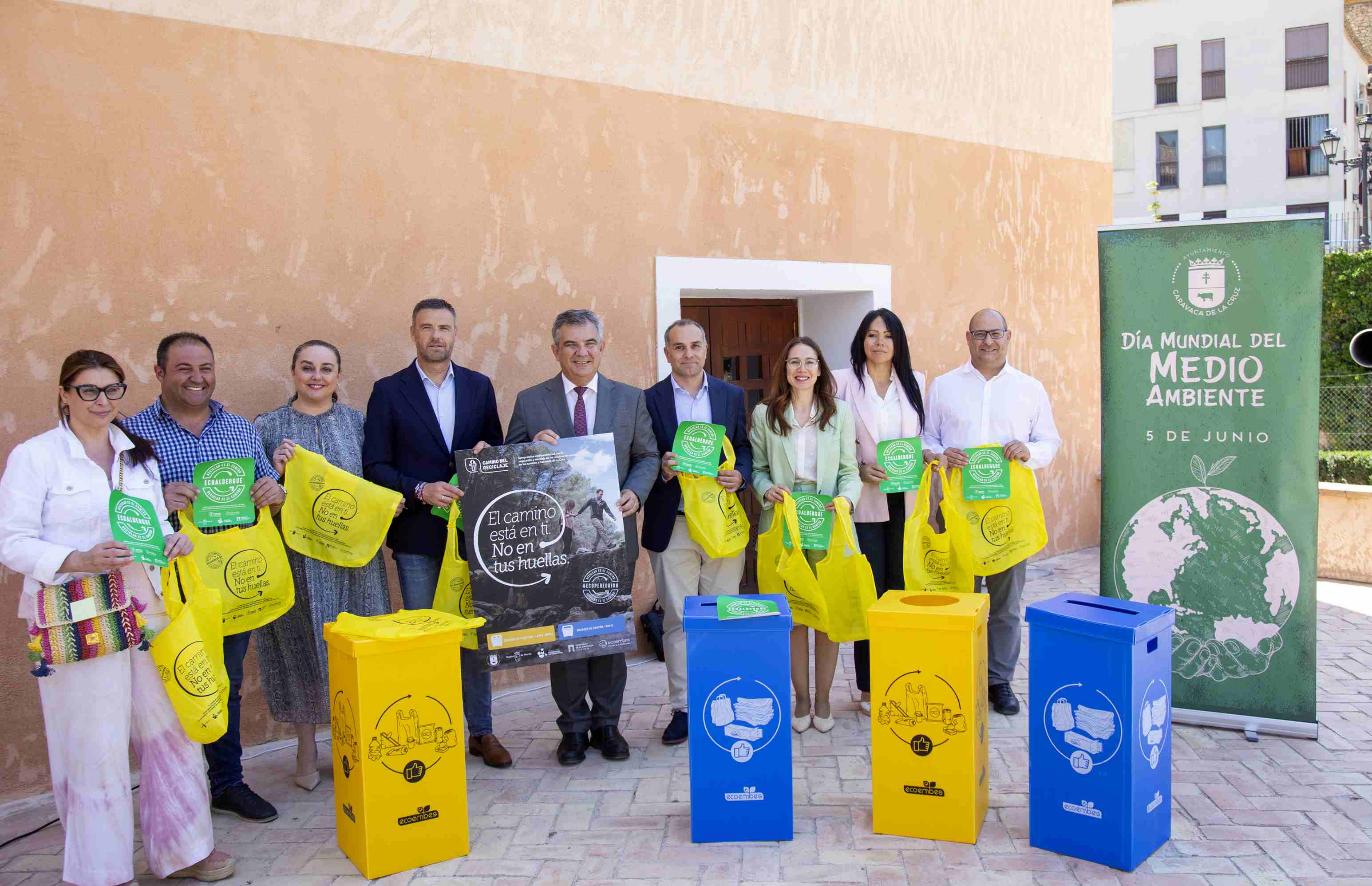 El alcalde de Caravaca de la Cruz, José Francisco García y el consejero de Medio Ambiente, Universidad, Investigación y Mar Menor, Juan María Vázquez, durante la presentación de &quot;Camino Sostenible&quot;