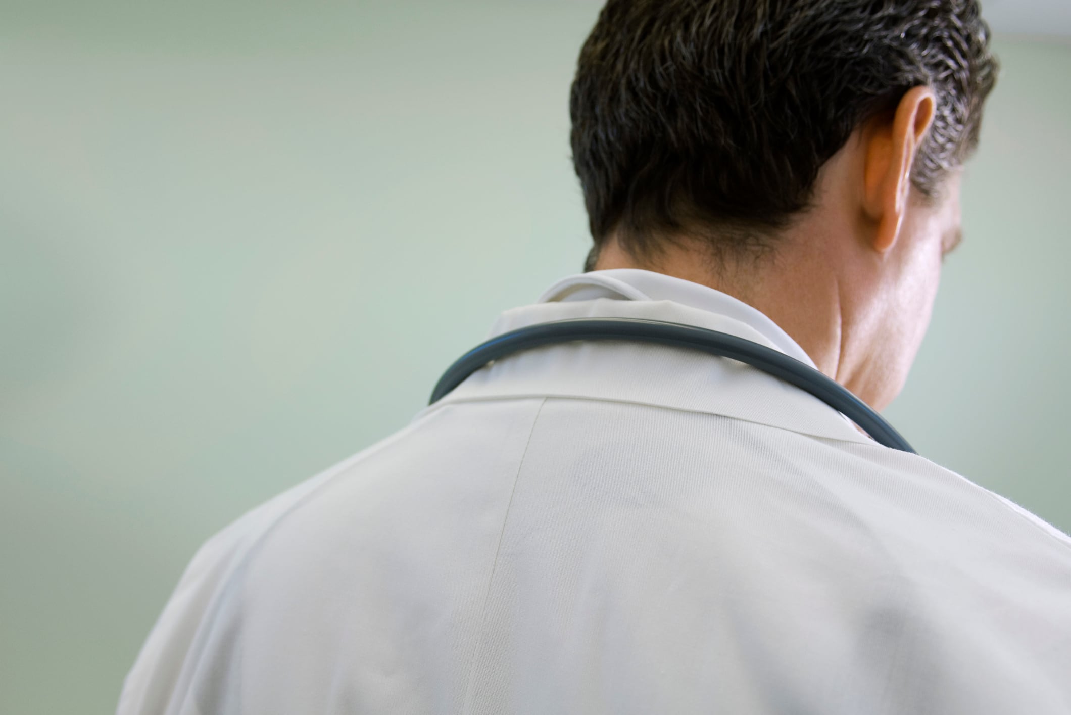 Imagen de archivo de un doctor de espaldas