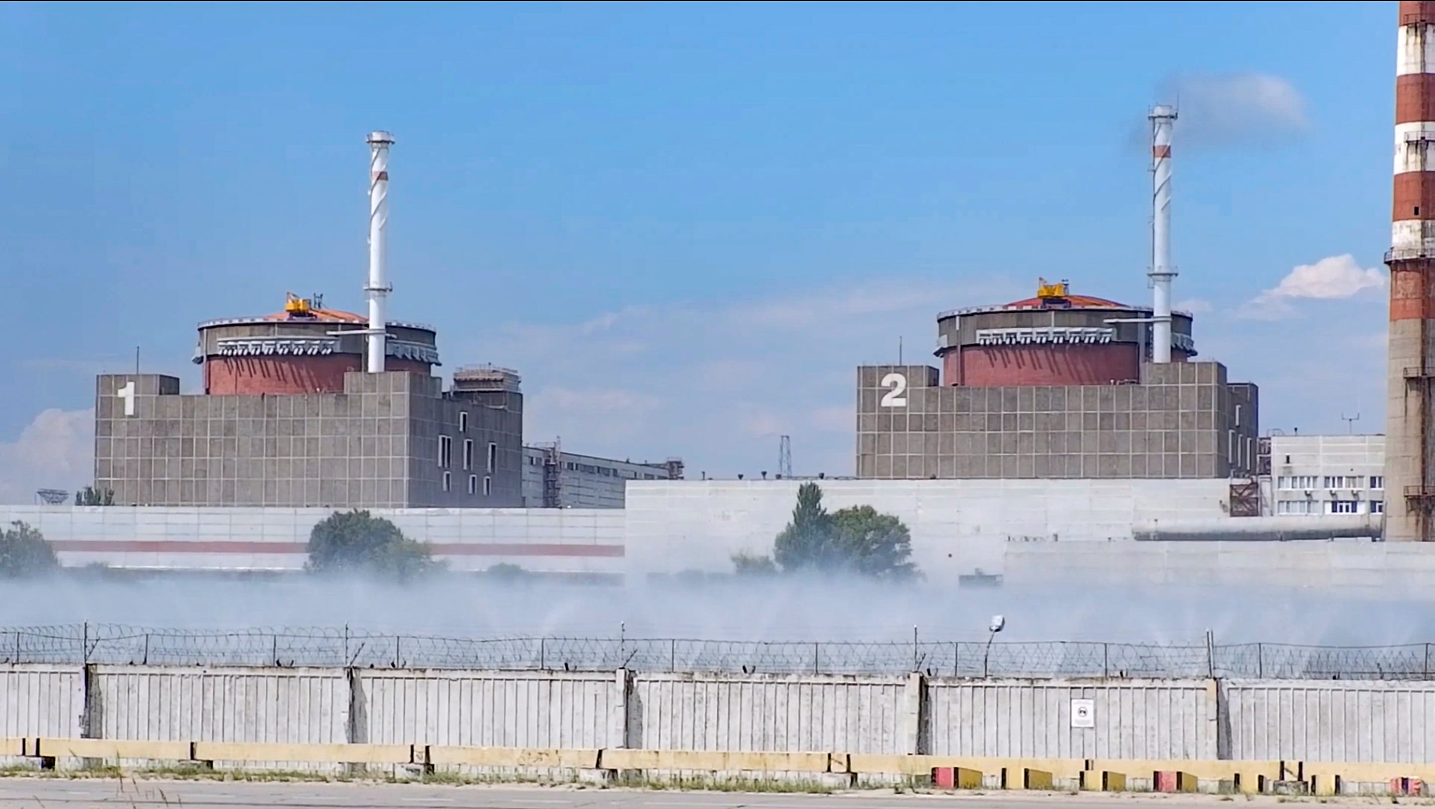 Fotograma de un vídeo facilitado por el Ministerio de Defensa de Rusia en el que se ve la Central Nucleas de Zaporiyia, en Enerhodar (sudeste de Ucrania).