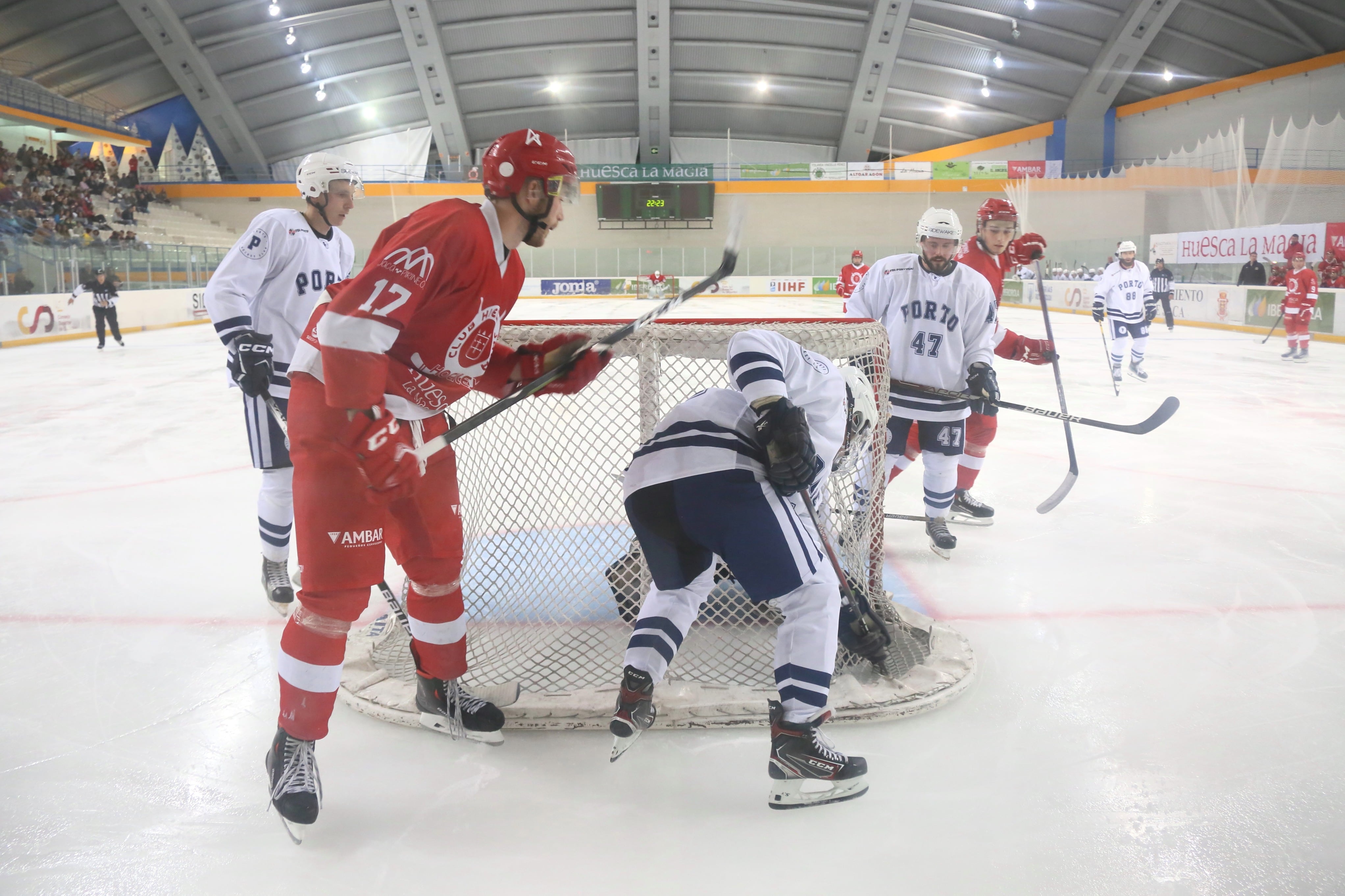 El equipo del CH Jaca vencía al HC Porto en la pista jaquesa