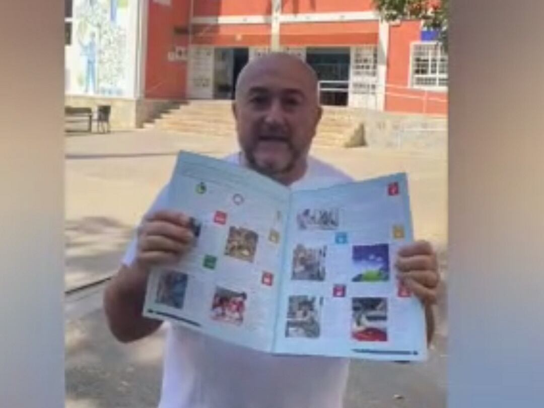 Diego Reina enseña los contenidos de un libro de 3º de ESO. Captura de pantalla