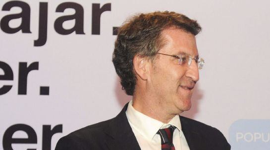 GRA450. LEÓN, 04/05/2015.- El presidente de la Junta de Castilla y León, Juan Vicente Herrera (d), acompañado del presidente de la Xunta de Galicia, Alberto Núñez Feijoó (i), durante el acto de presentación en León del programa electoral de su partido de