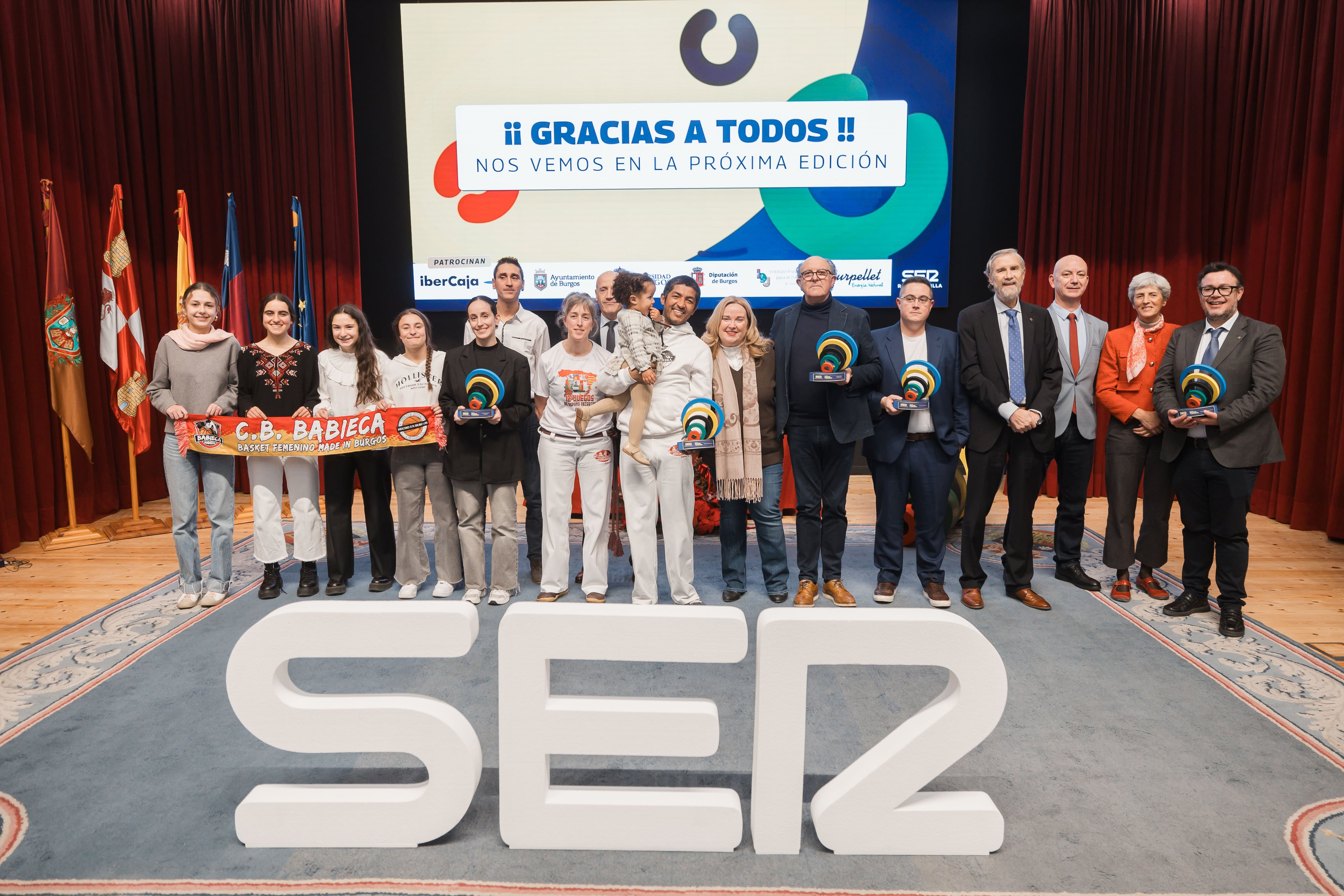 Foto de familia de los ganadores de los VI Premios Deporte y Sociedad de Radio Castilla Cadena SER Burgos. / Foto: Rodrigo Mena