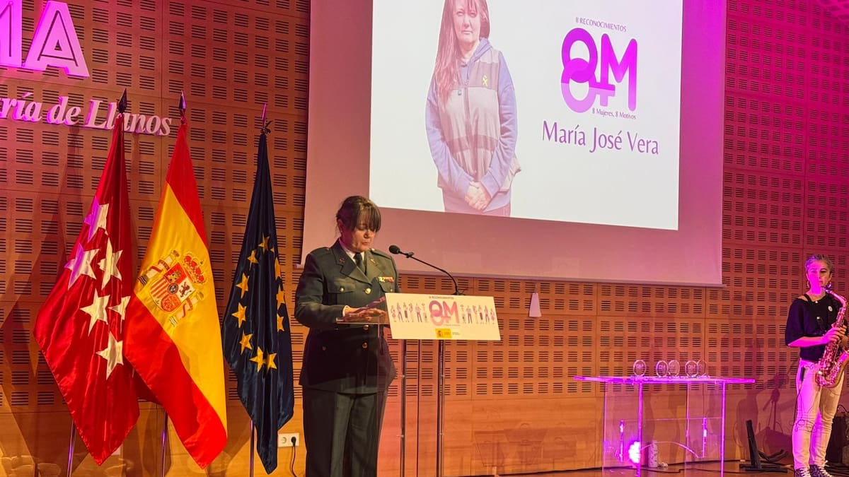 La agente María José Vera, del equipo VioGén de Getafe, premiada por su labor de protección y acompañamiento