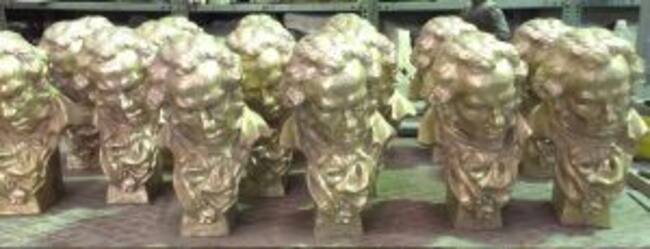 Los "Goyas" en bronce antes de recibir la patina final