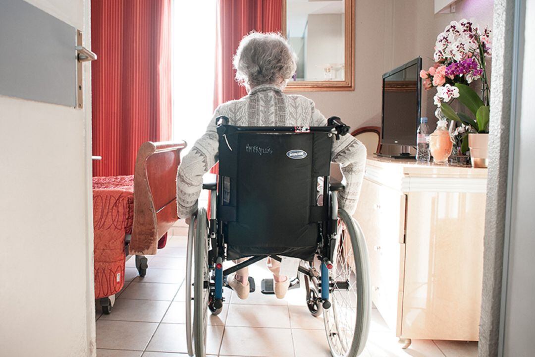 Anciana en una residencia