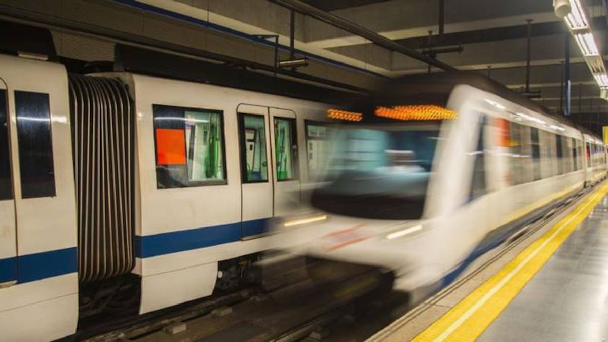 Metrosur, 20 años: Hablamos con el exconsejero de Transportes de la Comunidad de Madrid, Luis Eduardo Cortés, y con uno de los primeros maquinistas de Metrosur, David Gómez.