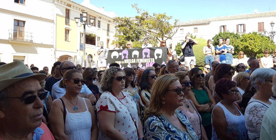 Concentración a las puertas del Ayuntamiento de Úbeda tras el crimen machista de 2019.