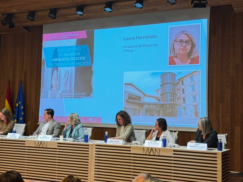 La directora del MUVI en varios congresos