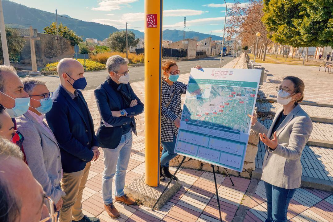 Visita de Arcadi España, conseller de Política Territorial, Obras Públicas y Movilidad, a Tavernes 