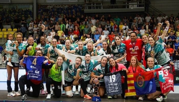 El Elche Atticgo celebrando su primer título continental, la Euro Cup