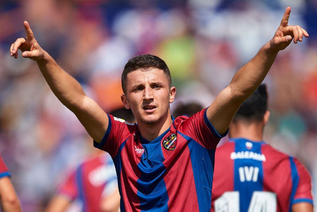 Bardhi celebrando uno de sus primeros goles con el Levante UD