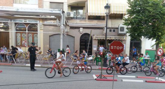 Pequeños en &#039;bici&#039; participan en el Taller de Educación vial del &#039;Día de la Bicicleta de Jódar&#039;