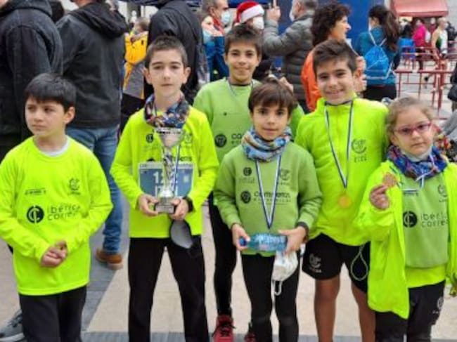 Los pequeños acaban el año corriendo