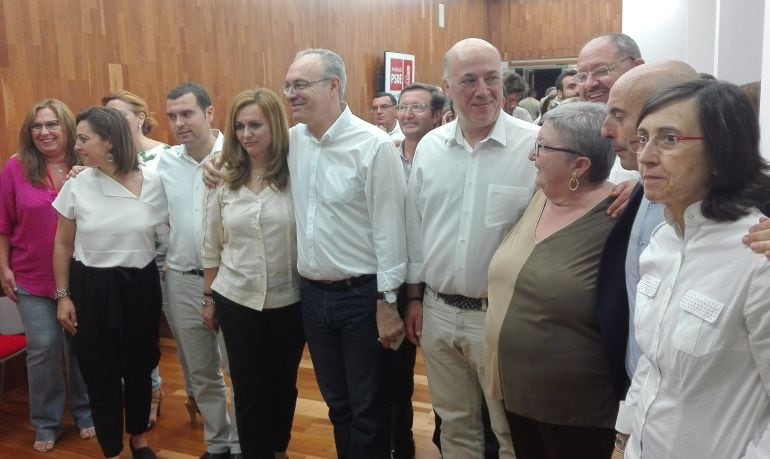 Durán, en el centro de la foto durante las pasadas elecciones generales del 26 de junio.