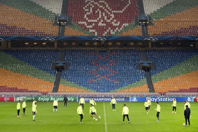 El Barça entrena en el estadio del Ajax