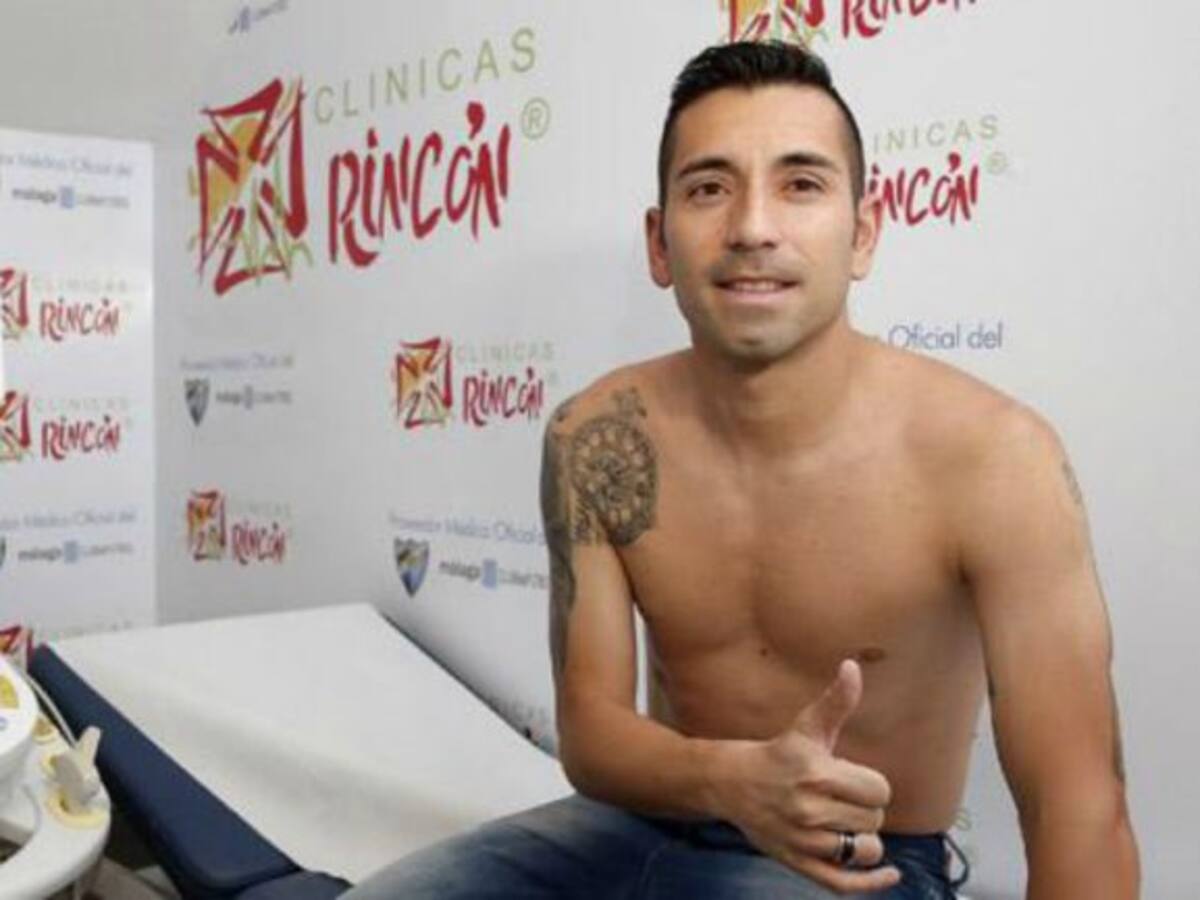 El delantero Charles, pasa el recocimiento y firmó su contrato