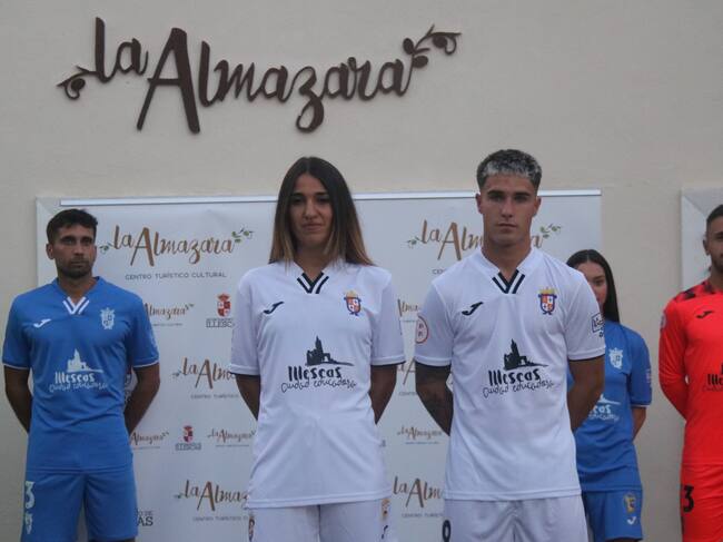 Primera equipación del CD Illescas