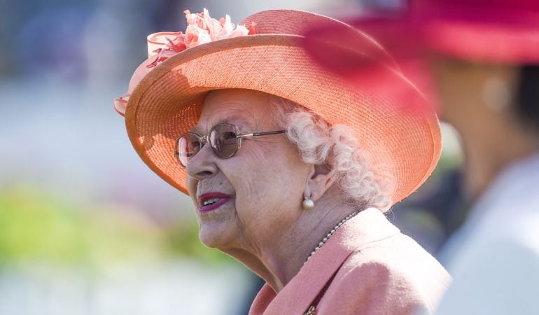 La reina Isabel II en un acto protocolario