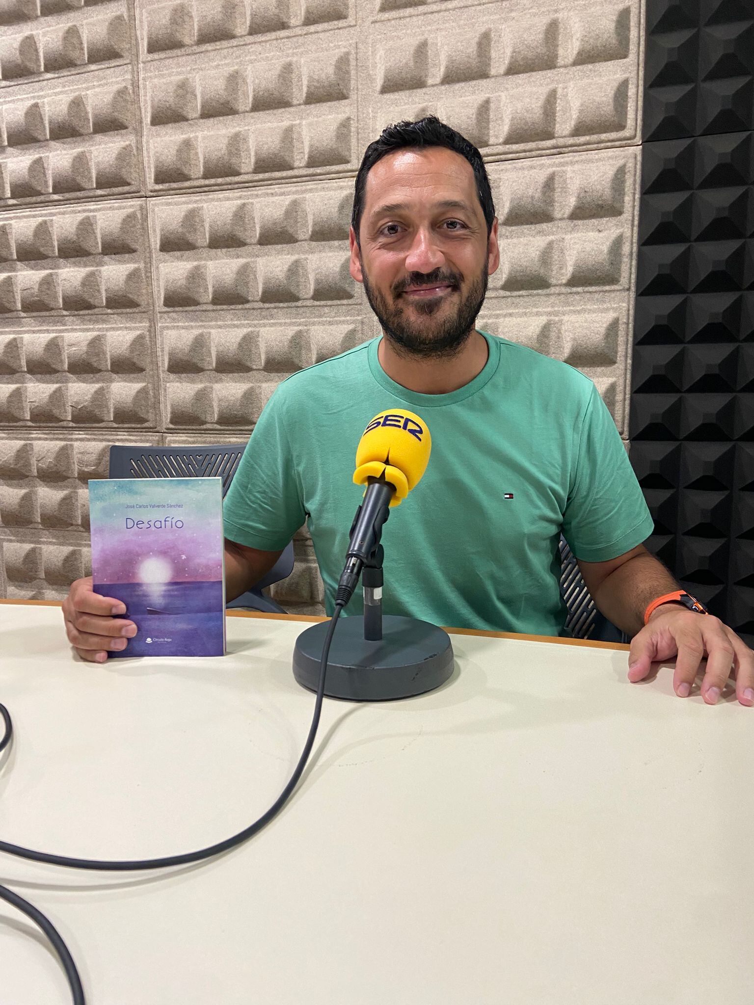 José Carlos Valverde y su nuevo libro "Desafío"