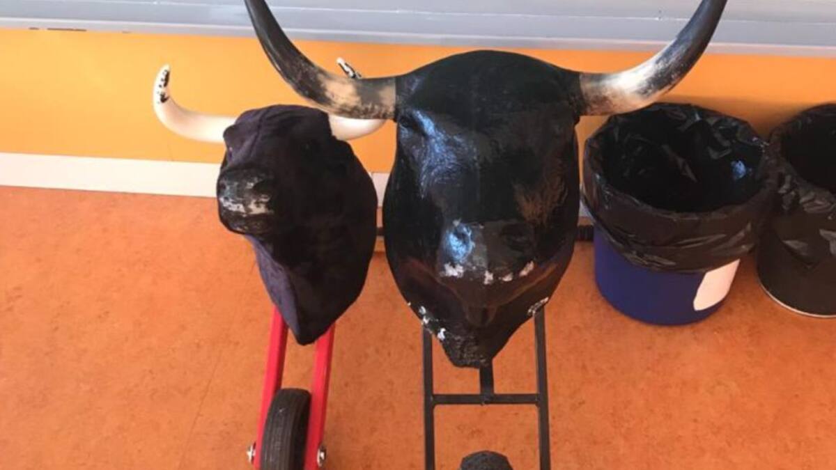 Una profesora utiliza la tauromaquia como elemento didáctico para alumnos de 5 años en un colegio de Castelló