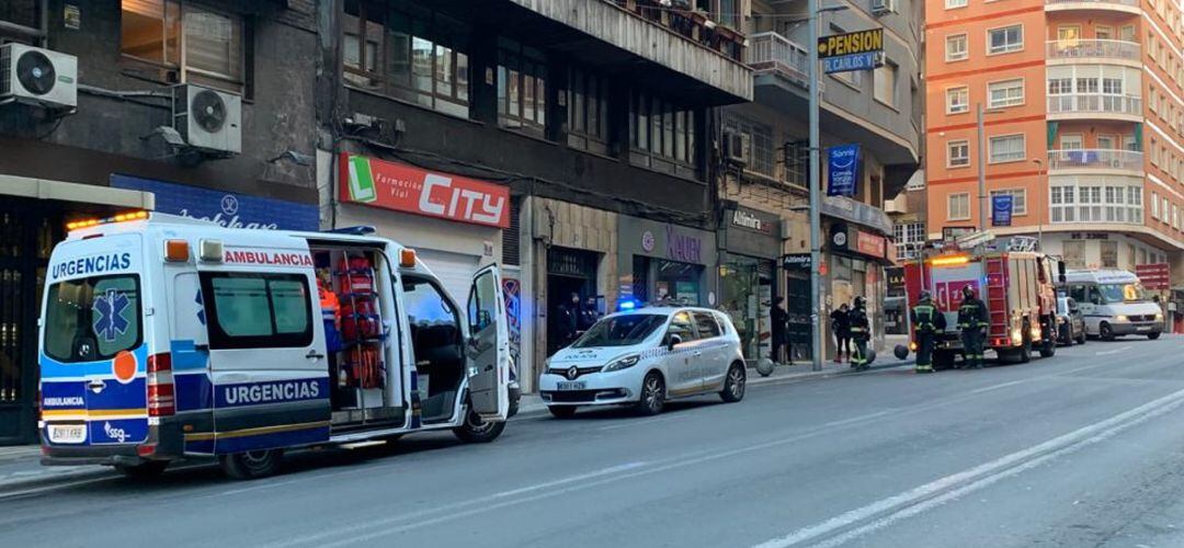 Servicios de Emergencias, Policía y Bomberos, han actuado en un incendio de la Avenida de Madrid.