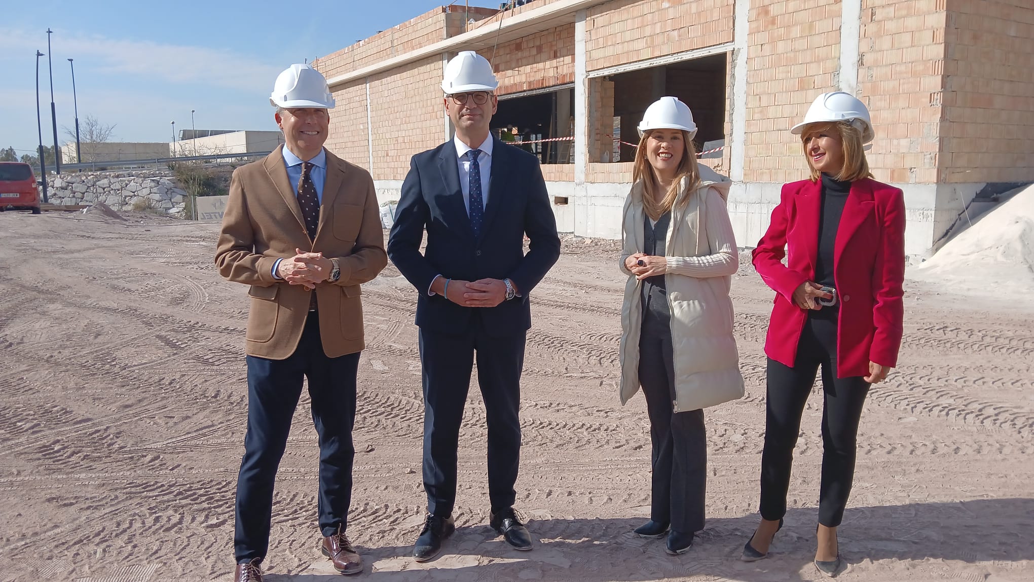 El consejero de Educación y Formación Profesional, Víctor Marín, visita las obras de la escuela infantil municipal del barrio de San Antonio de Lorca, junto al alcalde del municipio, Fulgencio Gil.