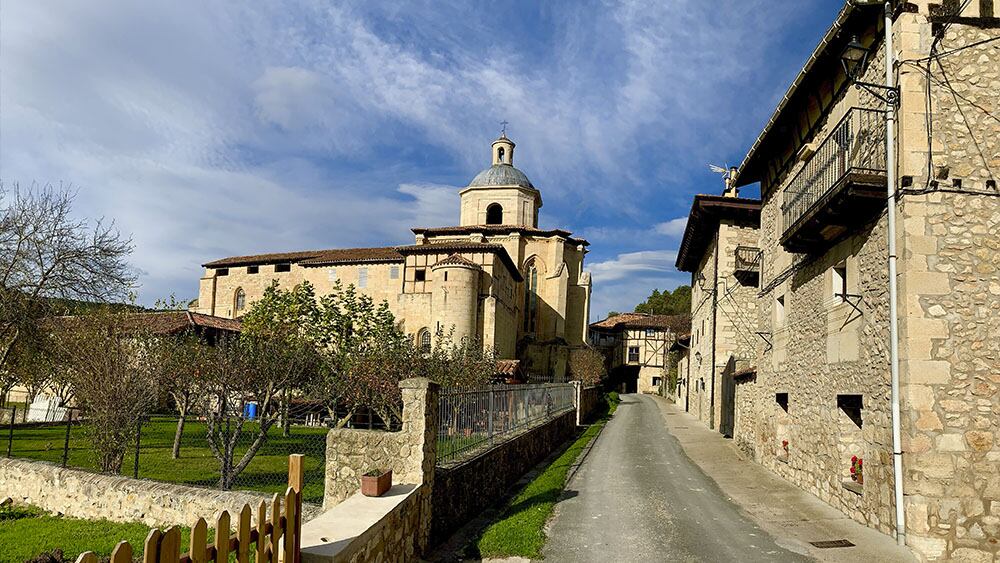 En la colegiata de Valpuesta se hallaron los Cartularios que contienen los vocablos más antiguos del castellano