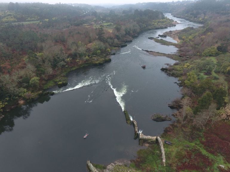 Búsqueda de un pescador luso en el río miño 